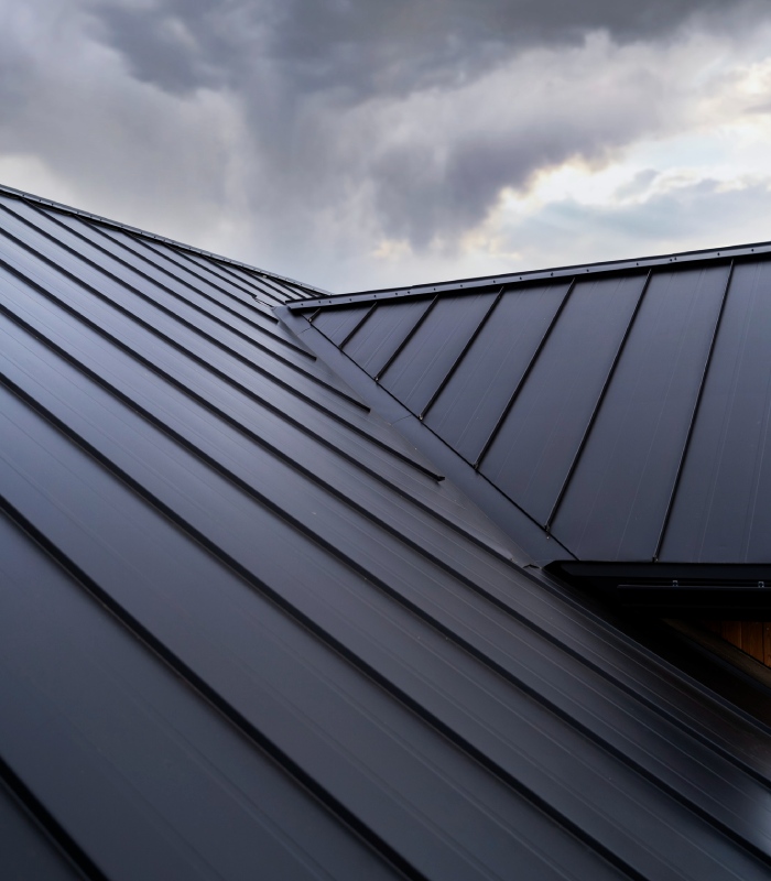 Travaux de toiture métallique réalisés par un couvreur zingueur professionnel – Artisan Pachet