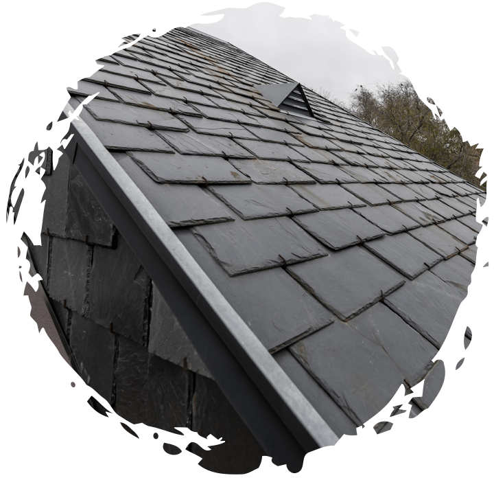 Rénovation de toiture en plaques ondulées avec gouttière zinc posée par Artisan Pachet à La Baule